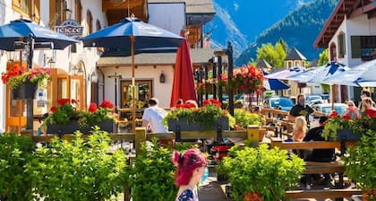 Downtown Suite BnB-Ponderosa | HotTub+Barrel Sauna