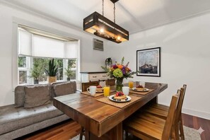 Dining - Downtown Suite BnB-Ponderosa | HotTub+Barrel Sauna (Leavenworth)