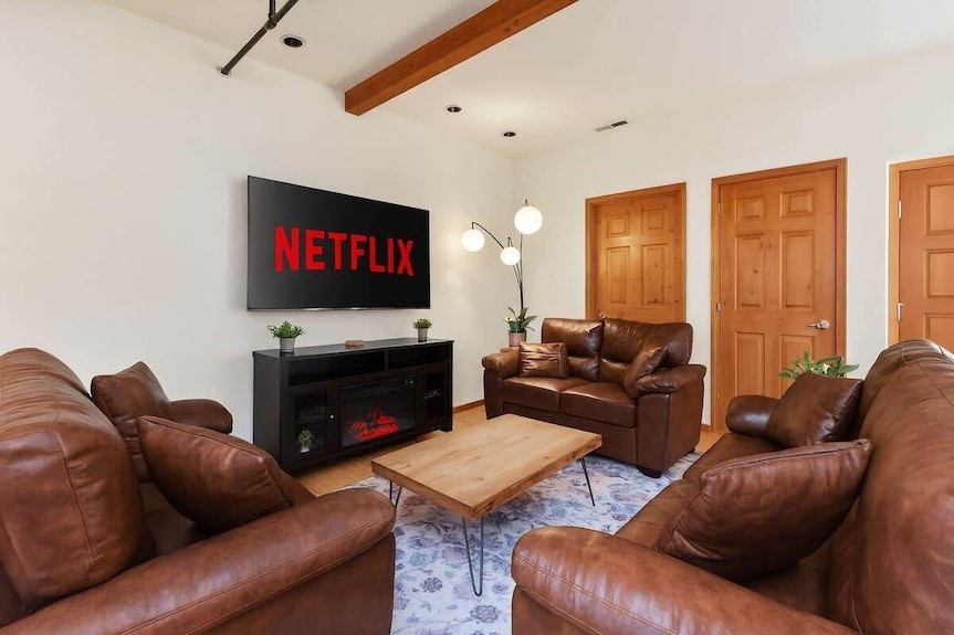 Hottubsaunacoldplunge| Luxury Downtown Townhouse - Leavenworth, WA