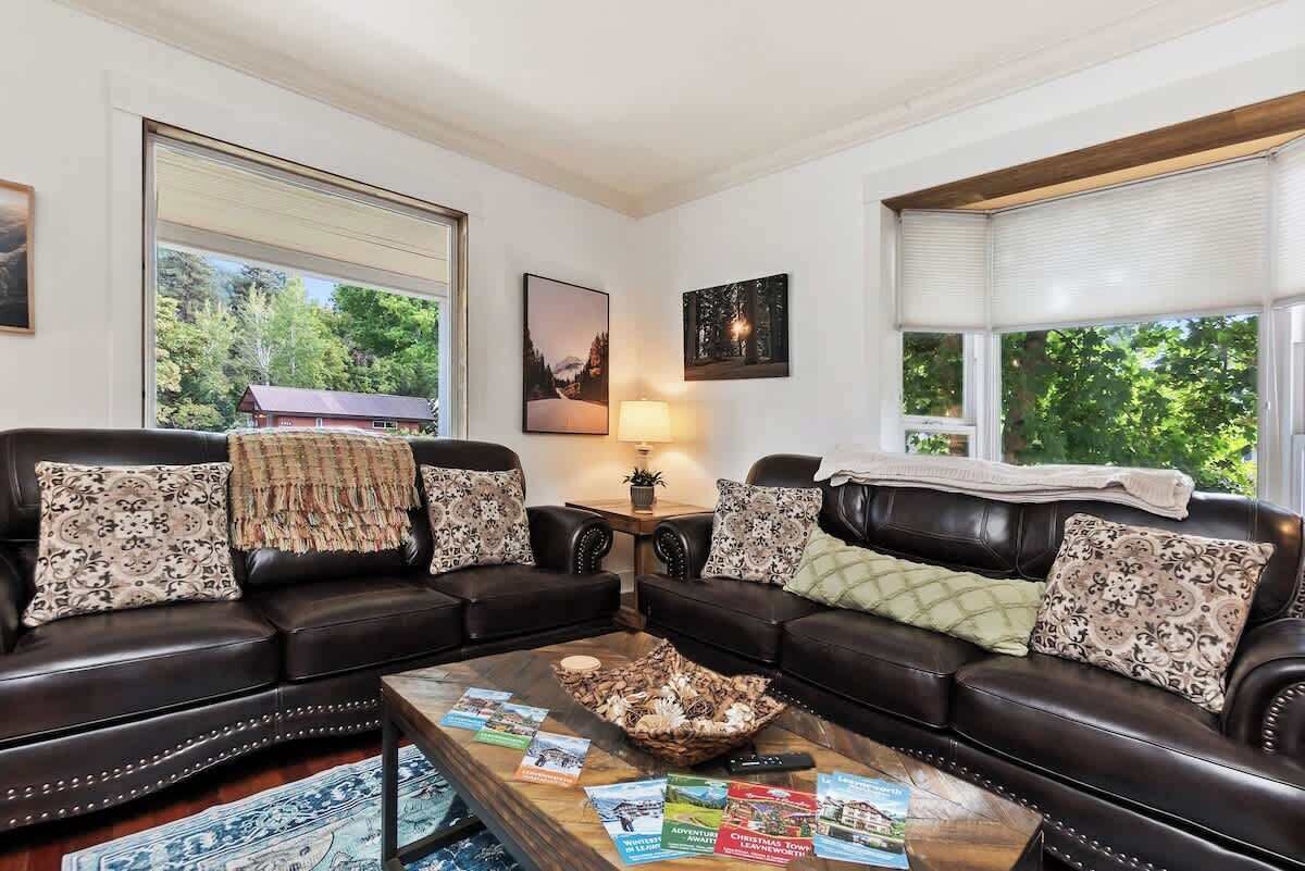 Fernseher, Tischfußball, Arbeitsbereiche