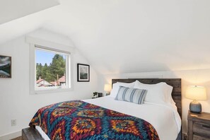 Una scrivania, ferro/asse da stiro, culla da viaggio, Wi-Fi