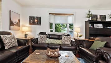 TV, tavolo da calcetto, studio