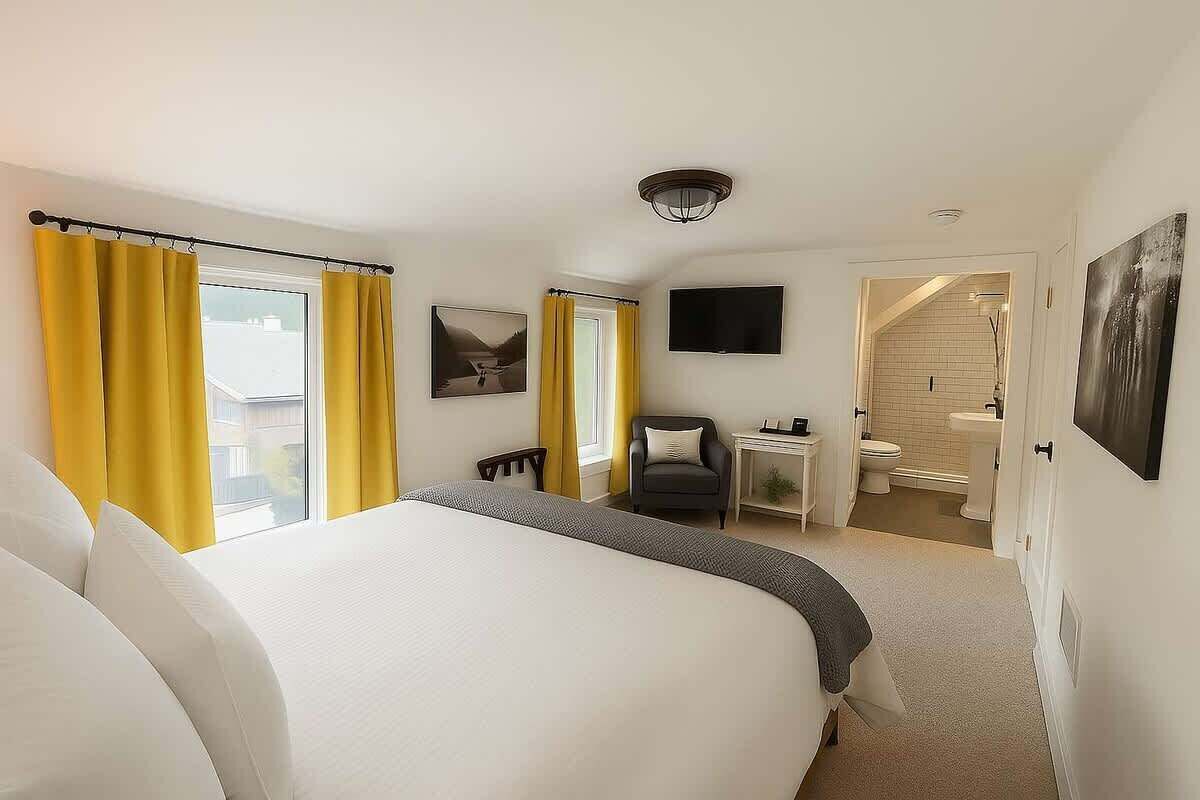 Una scrivania, ferro/asse da stiro, culla da viaggio, Wi-Fi