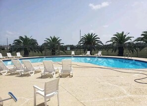 Pool - Cozy Coastal Waterfront Cottage (Galveston)