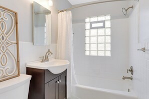 Shower, towels, soap, toilet paper - Spacious modern & central 3 bed/2 bath • Renovated • Garage • W/D • Pet-Friendly (St. Louis Park)