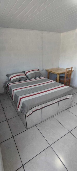 Cabaña clásica, vista al lago | Escritorio, espacio para trabajar con laptop y wifi gratis