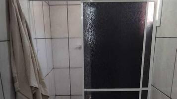 Classic Cabin, Lake View | Bathroom | Shower, free toiletries, towels, soap