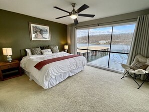 3 bedrooms, iron/ironing board, WiFi, bed sheets - HOA pool, dock with boat slip (Lake Ozark)