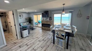 Dining - Sweeping 5th Floor Views " Direct Beach " Remodele (South Padre Island)
