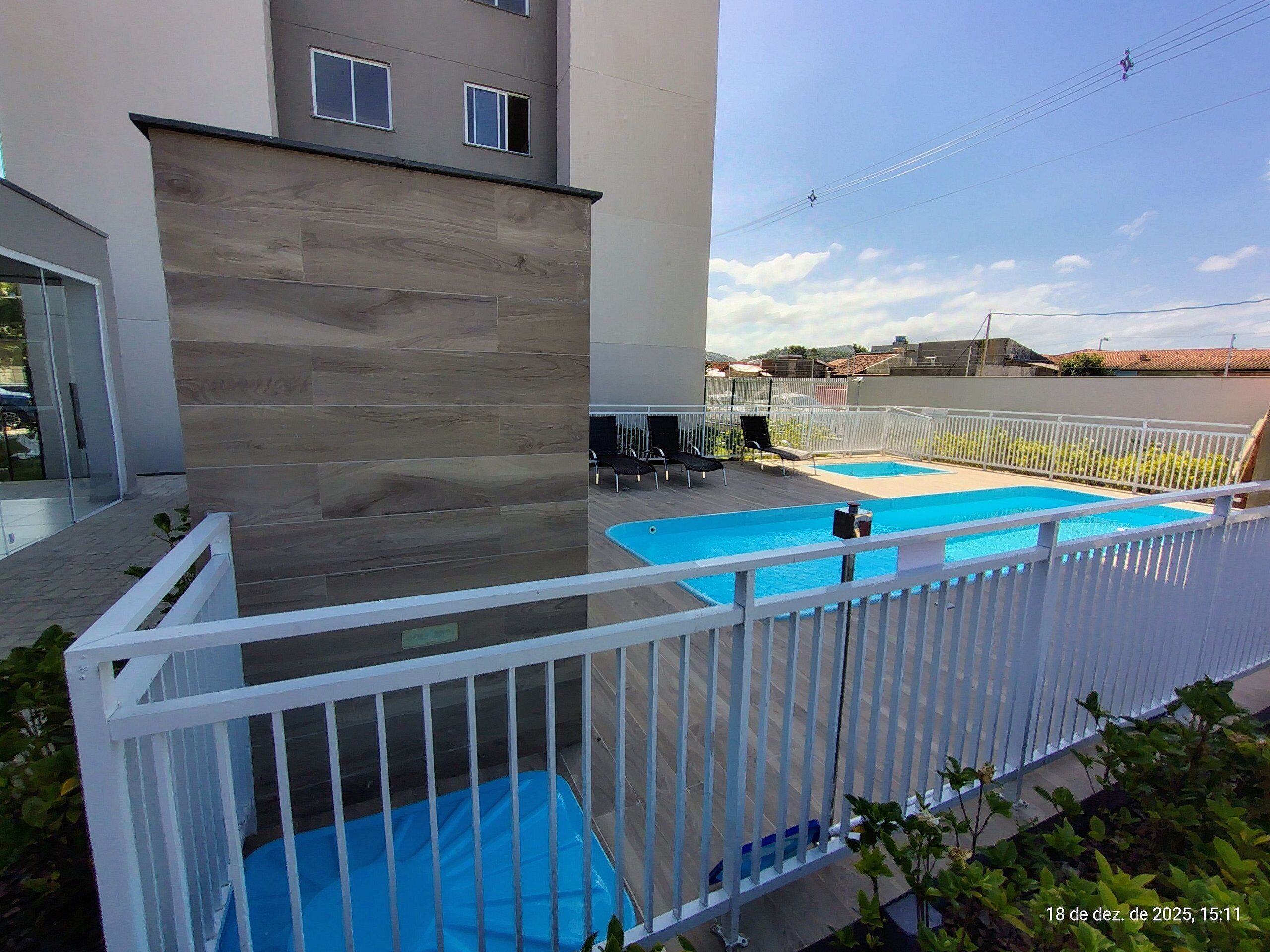 基础公寓 | 泳池