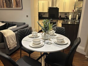 Interior - Tavistock House-contractor Stay-parking-sleeps 7, (Bedford)