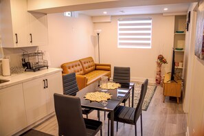 Dining - Oshawa Two Bedroom Private Suite - New, Clean & Comfortable (Oshawa)