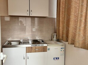 Fridge, microwave, stovetop, cookware/dishes/utensils - Apartments Adriana Studio apartment 2 (Podaca)