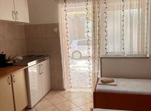 Fridge, microwave, stovetop, cookware/dishes/utensils - Apartments Adriana Studio apartment 3 (Podaca)