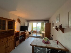Interior - Apartment (T2), sea view, in residence with swimming pool, beach 50 m away, (Leucate)