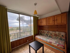 Living area - Apartment (T2), sea view, in residence with swimming pool, beach 50 m away, (Leucate)