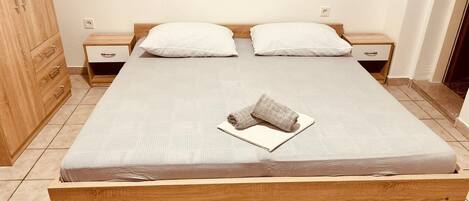 Internet, bed sheets