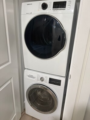 Interior - Quaint 2-bedroom building with AC in Prince George (Prince George)