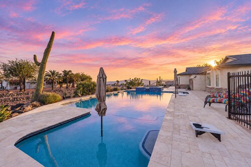 Pool Home w/ Spa, Blackstone, Ping Pong & Dog Friendly!