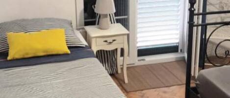 Strykejern/-brett, internettilgang og sengetøy