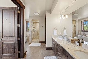 Shower, hair dryer, towels, soap - Fabulous New Rental 5-bedroom 5.5 bath house, with private ski in/out lodge (Big Sky)