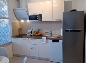 Fridge, microwave, dishwasher, coffee/tea maker - Magnolia Art Studio - Studio (Dubrovnik)