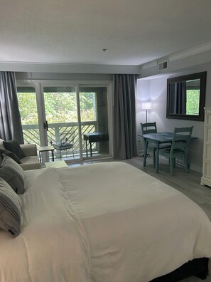 1 habitación, tabla de planchar con plancha, wifi gratis y ropa de cama