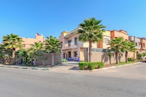 Exterior - Beautiful villa with swimming pool near the city center (Marrakesh)