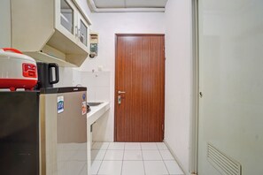 Standard Double Room - OYO 95064 Gunung Putri Skyland (Gunung Putri)