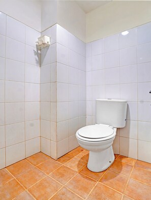 Bathroom - OYO 95064 Gunung Putri Skyland (Gunung Putri)