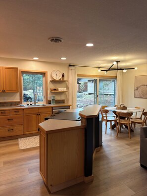 Interior - Sunriver Home · Hot Tub · AC · Bikes · SHARC Passes · EV Charger · BBQ (Sunriver)