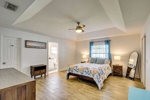 3 bedrooms, desk, iron/ironing board, Internet - Family Escape w/ Fenced Yard & Pool in Palm Coast (Palm Coast)