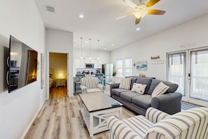 TV - Beautiful dog-friendly home with shared pool & gas grill - steps to sand (Rockport)