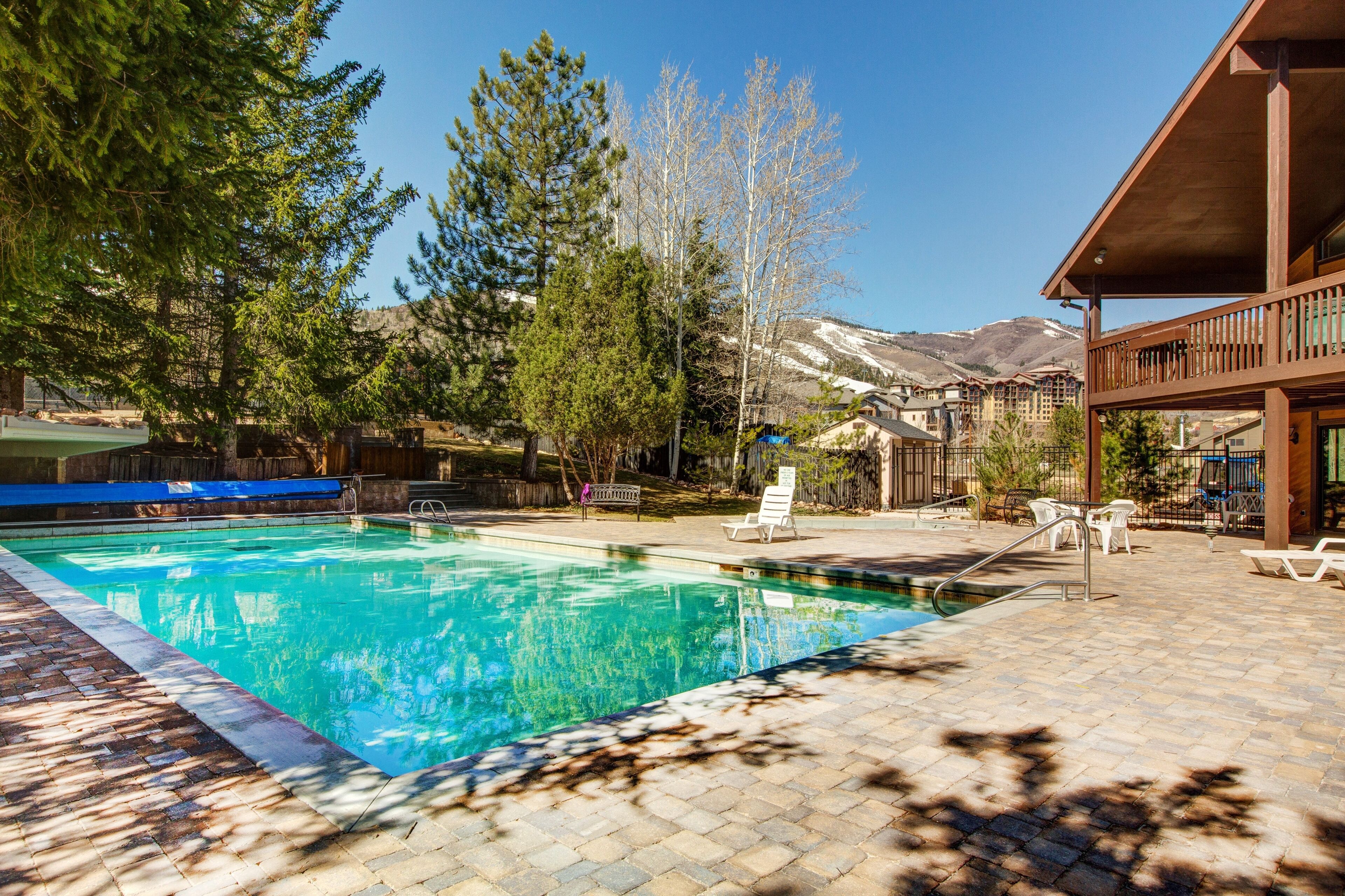 Et oppvarmet basseng