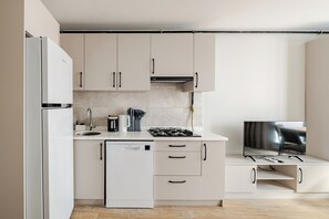 Fridge, microwave, stovetop, dishwasher