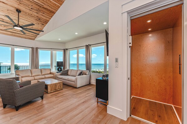 Smart TV, books, computer monitors, printers - Amazing Beachfront Home, Incredible Views, Heated Pool, Hot Tub, Elevator! (Destin)