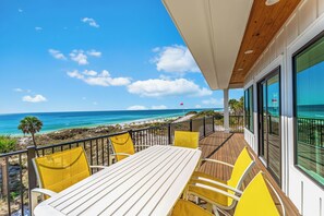 Outdoor dining - Amazing Beachfront Home, Incredible Views, Heated Pool, Hot Tub, Elevator! (Destin)