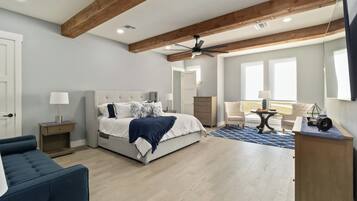 5 dormitorios, tabla de planchar con plancha, cuna de viaje