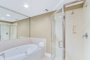 Shower, jetted bath, towels - Island Tower 903	|  Beach View (Gulf Shores)