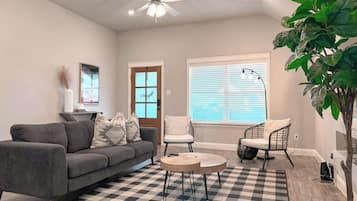 Televisión, chimenea, oficina