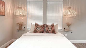 Iron/ironing board, WiFi, bed sheets