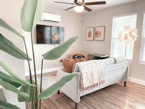 TV, offices - - The Magnolia - Fort Worth, TX | Same Day Booking (Fort Worth)