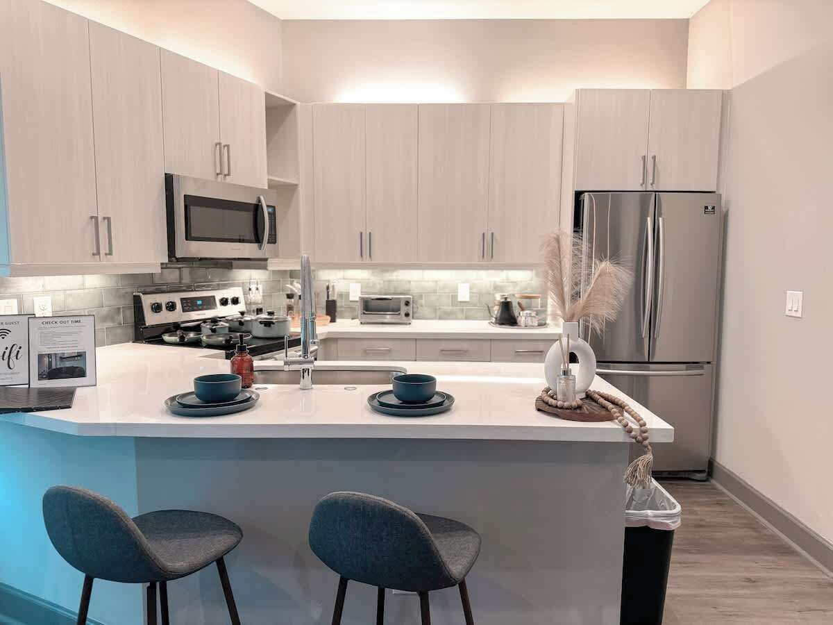 Refrigerador, microondas, horno y parrilla de estufa 