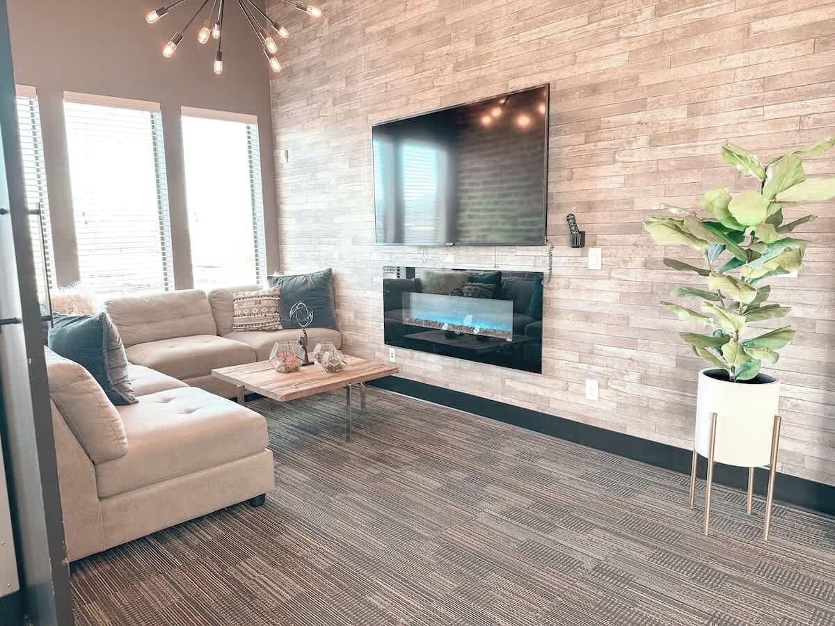 TV, fireplace, offices