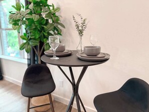 Dining - Stylish 1BR 1B | Medical District | Dallas Airport (Dallas)