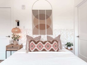 Iron/ironing board, WiFi, bed sheets - Stylish 1BR 1B | Medical District | Dallas Airport (Dallas)