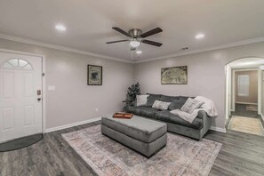 テレビ、書斎 / ワークスペース