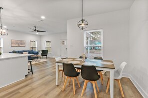 Dining - Cozy & Quiet Stay near LSU & Downtown with Free Parking (Baton Rouge)