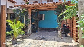 المنطقة المحيطة بالمنشأة