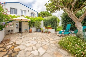 Terrace/patio - Romantic Studio - One Bedroom Apartment, Sleeps 2 (Lisbon)